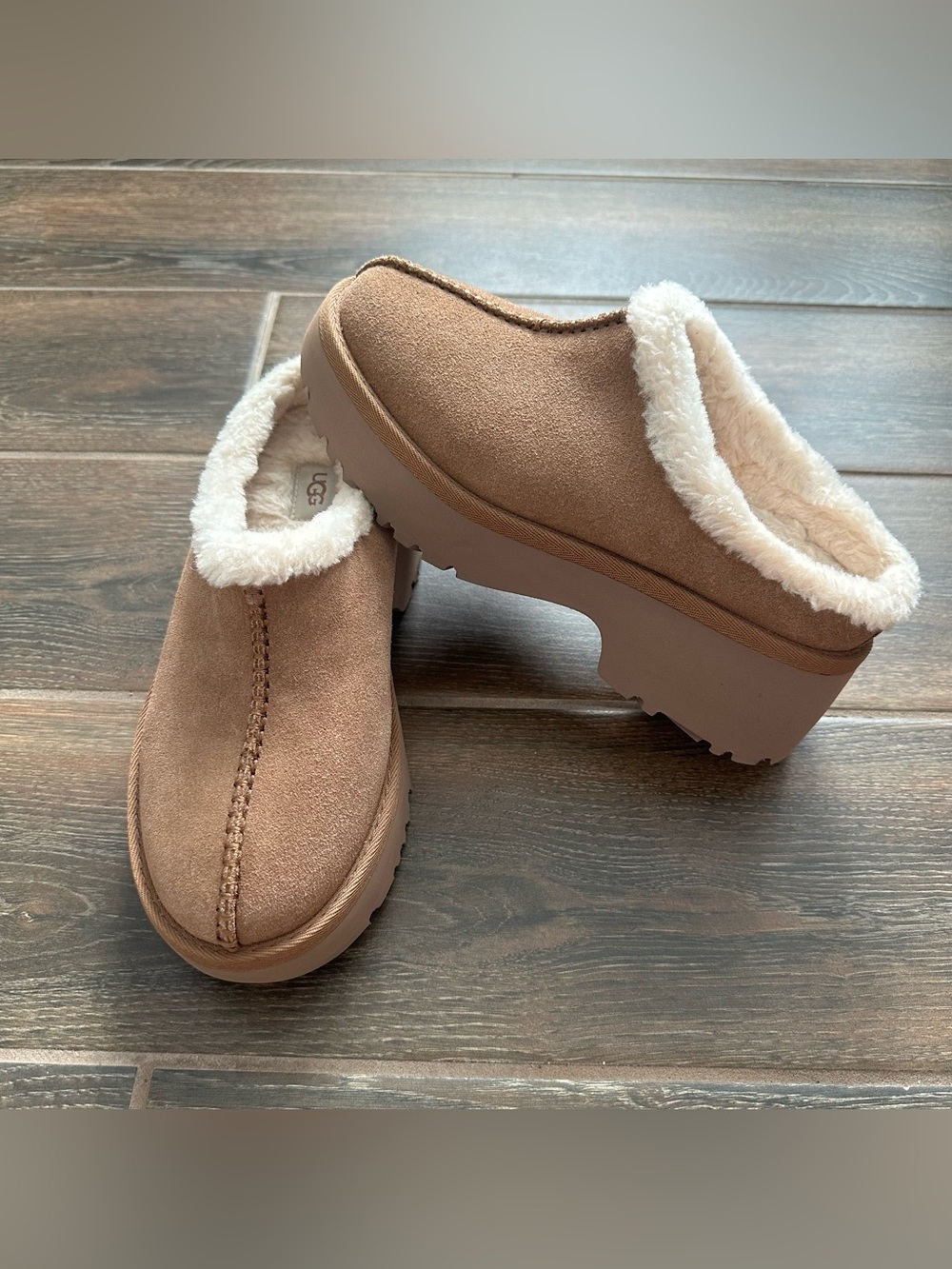 UGG New Heights Cozy Clog Chestnut Suede Platform Mules Slip On NWOT sz7